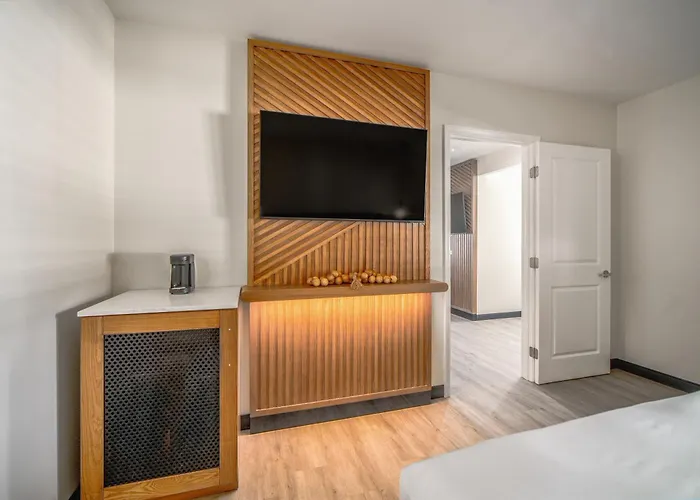 Two-Bedroom King Suite