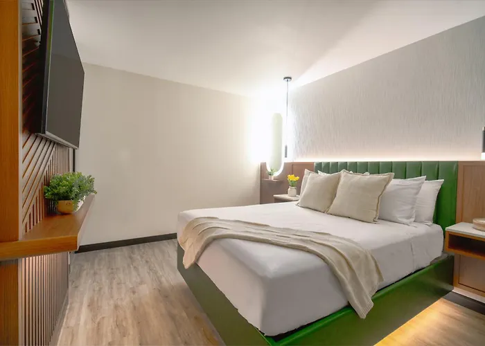 Deluxe Queen Room