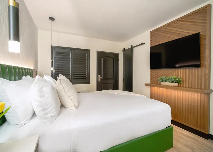 Deluxe Queen Room